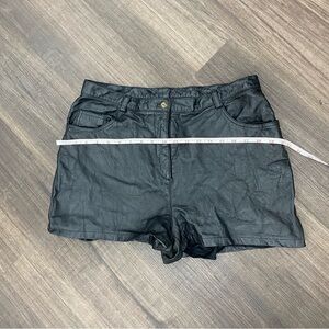100% leather Women's Black Shorts